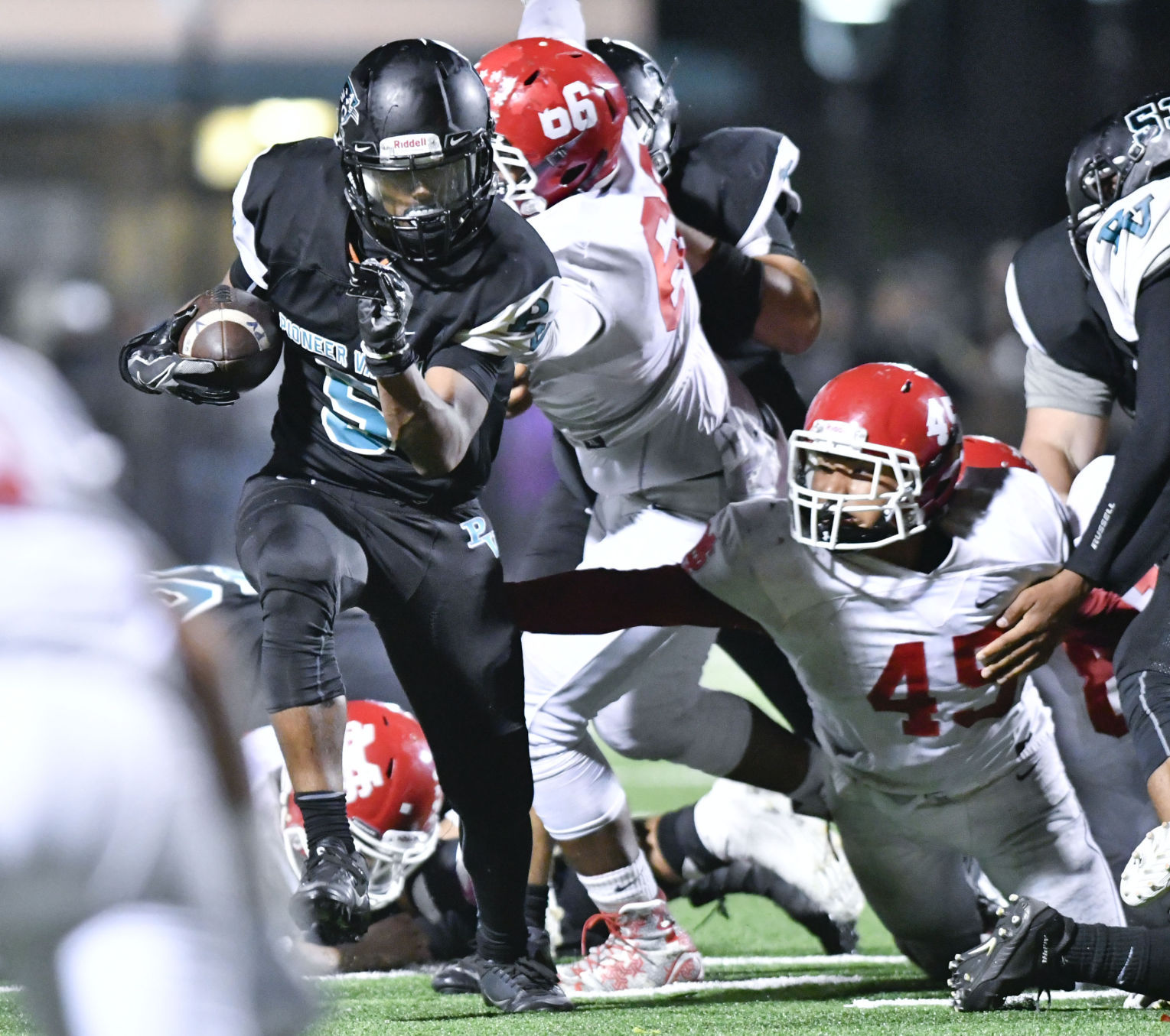 092217 SM PV football 01.jpg